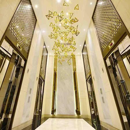 Gumaya Tower Hotel Semarang Esterno foto