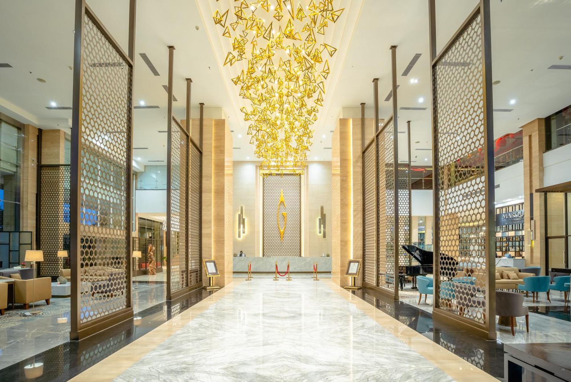 Gumaya Tower Hotel Semarang Esterno foto