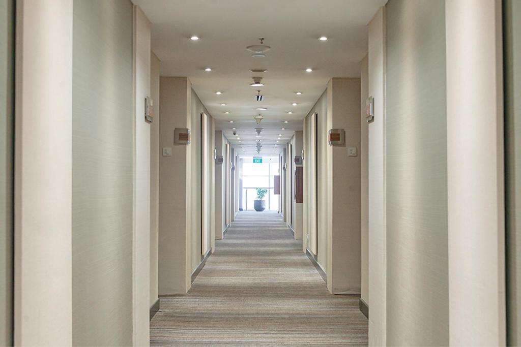 Gumaya Tower Hotel Semarang Esterno foto