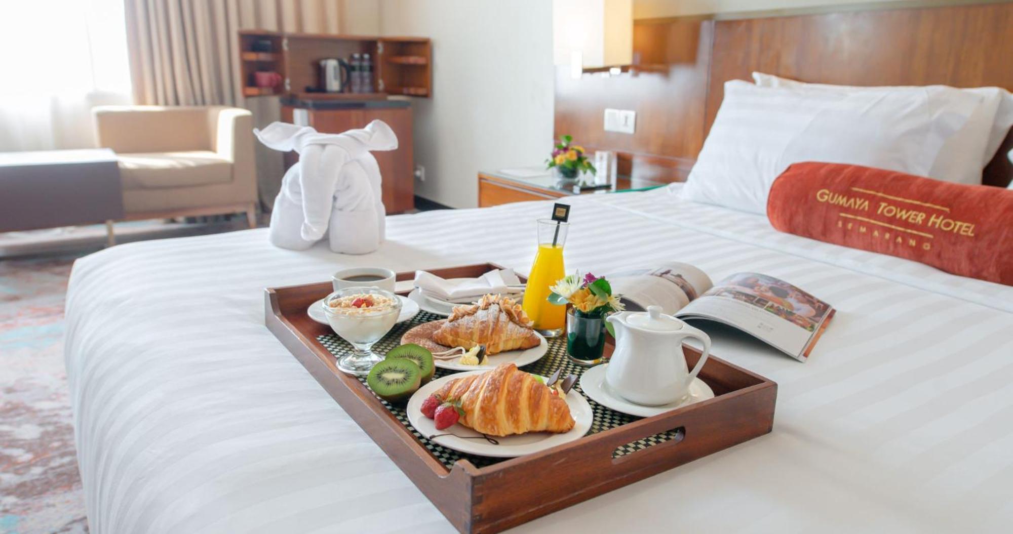 Gumaya Tower Hotel Semarang Esterno foto