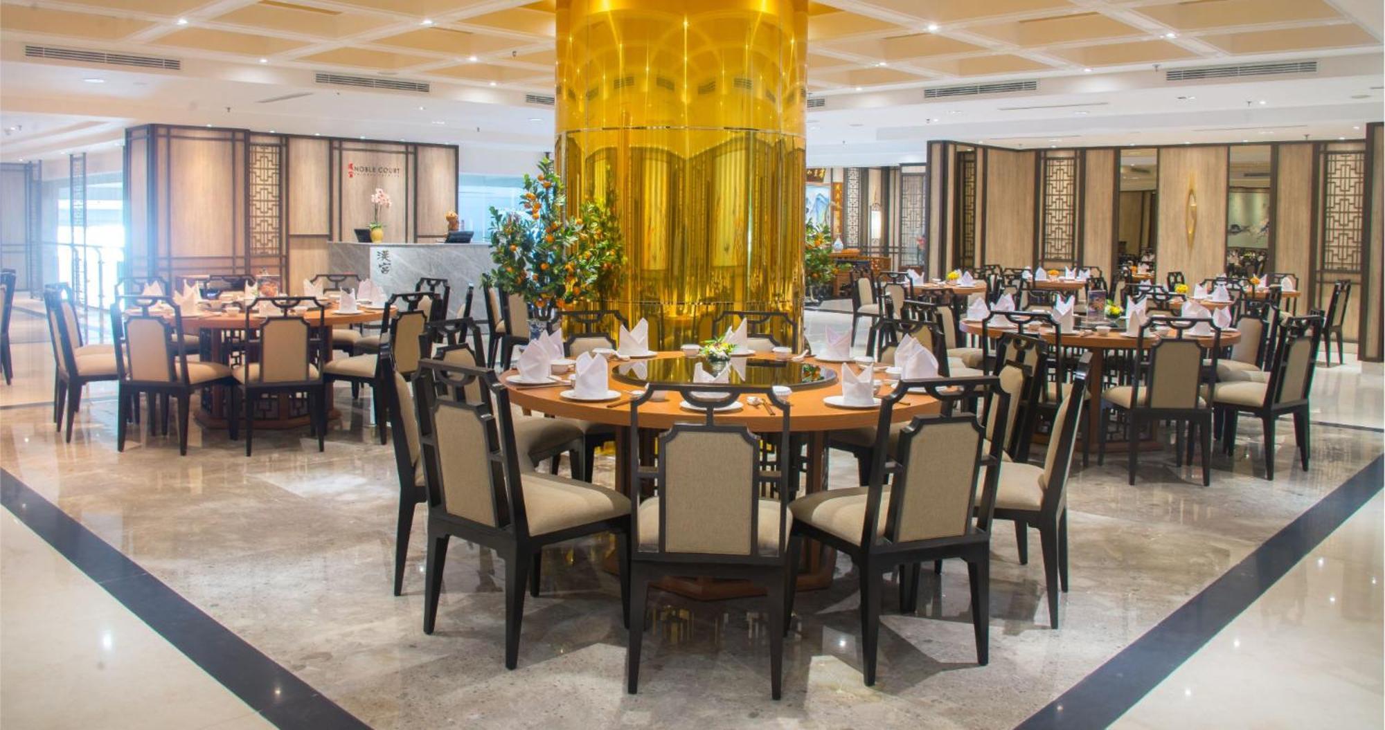 Gumaya Tower Hotel Semarang Esterno foto
