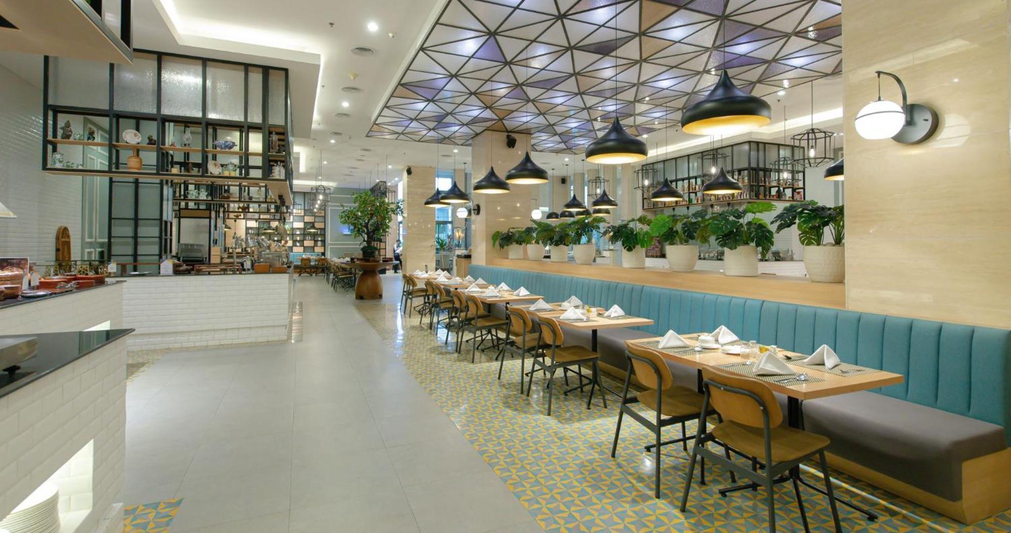 Gumaya Tower Hotel Semarang Esterno foto