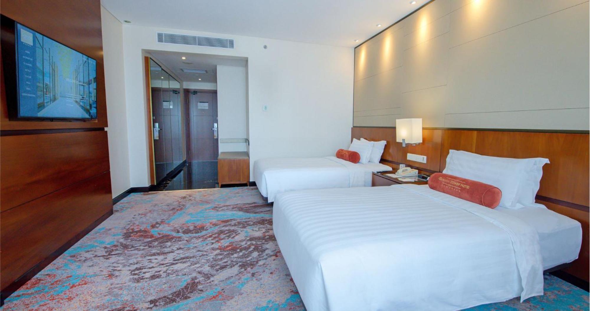 Gumaya Tower Hotel Semarang Esterno foto