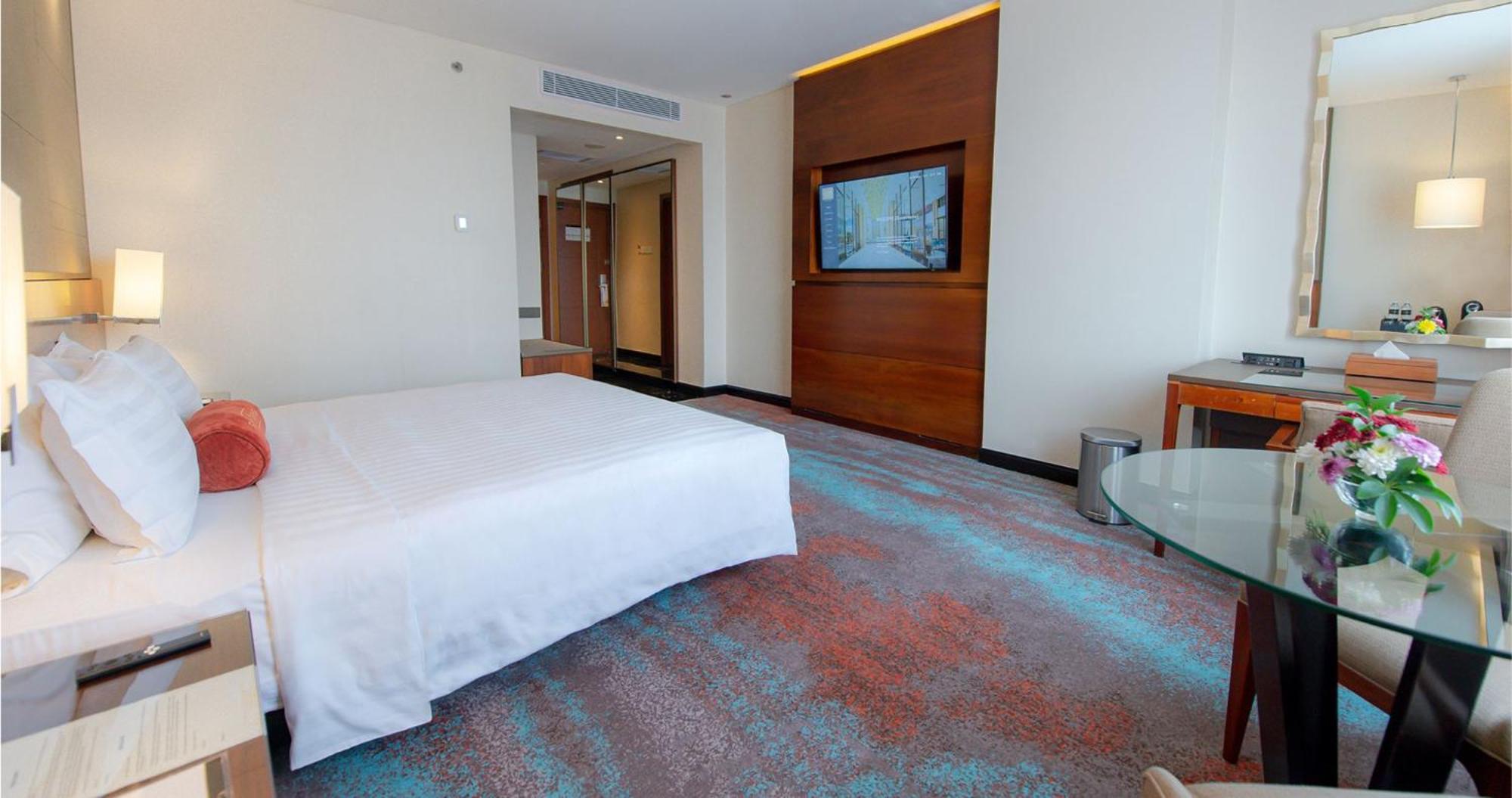 Gumaya Tower Hotel Semarang Esterno foto