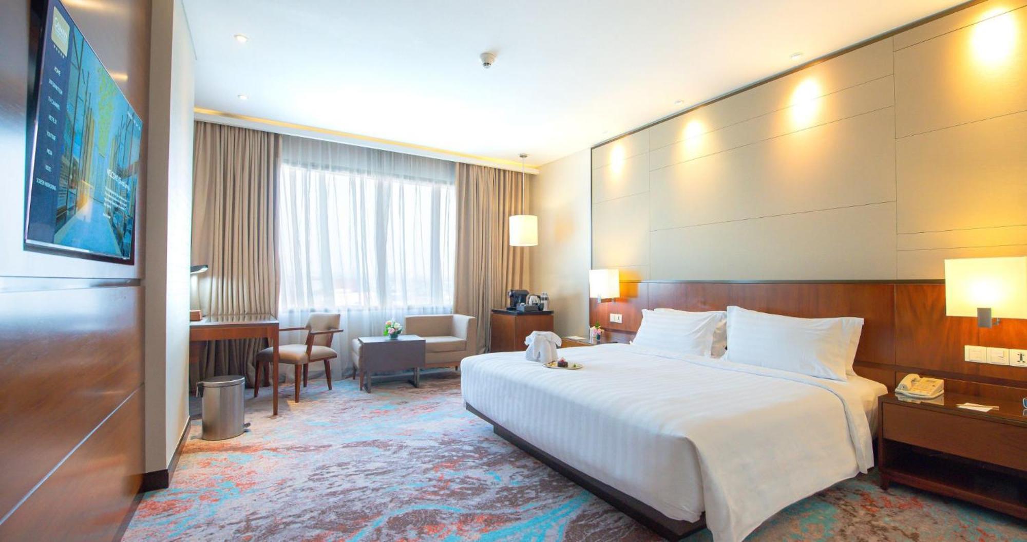 Gumaya Tower Hotel Semarang Esterno foto