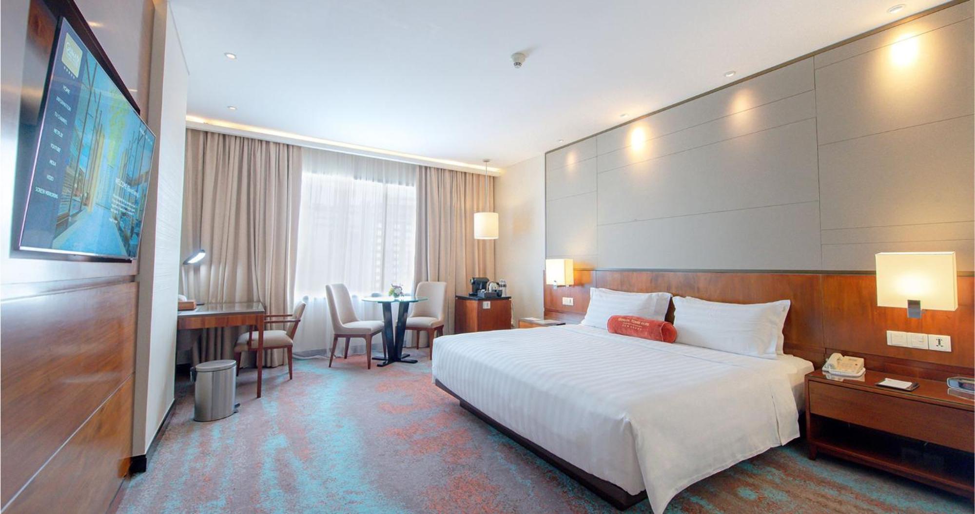 Gumaya Tower Hotel Semarang Esterno foto