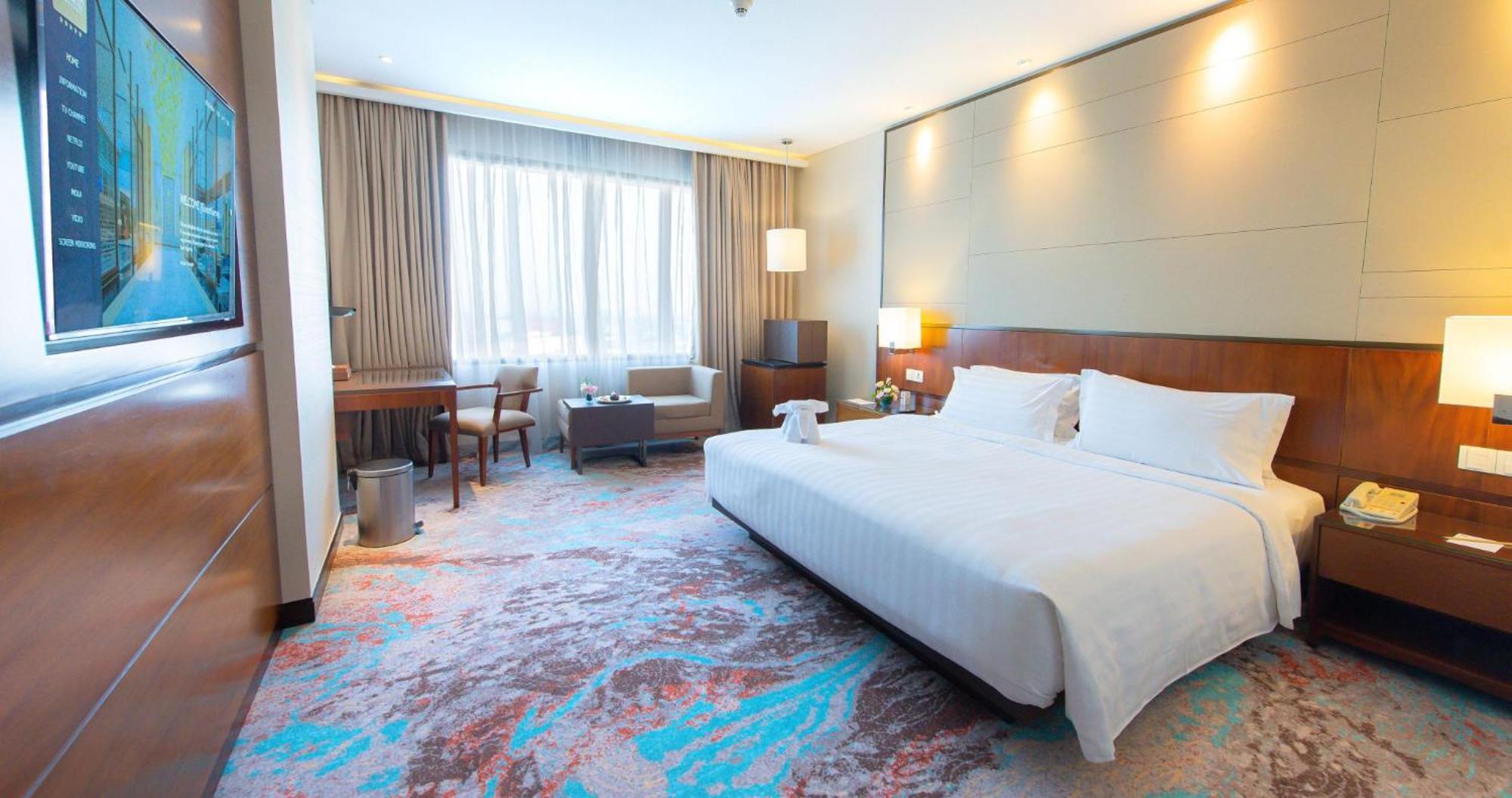 Gumaya Tower Hotel Semarang Esterno foto