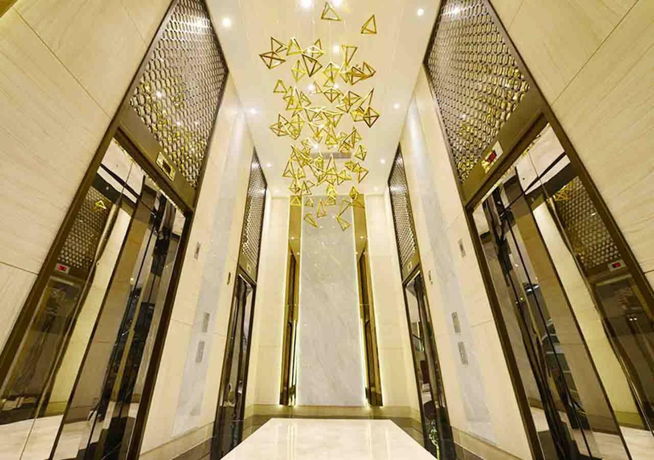 Gumaya Tower Hotel Semarang Esterno foto