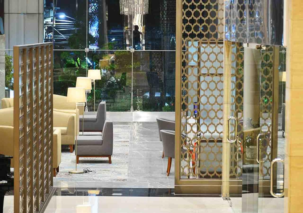 Gumaya Tower Hotel Semarang Esterno foto