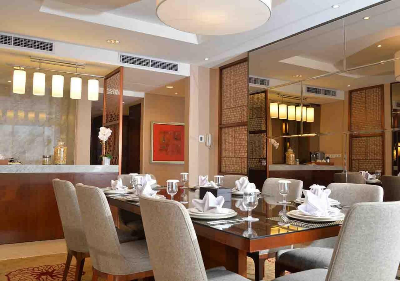 Gumaya Tower Hotel Semarang Esterno foto