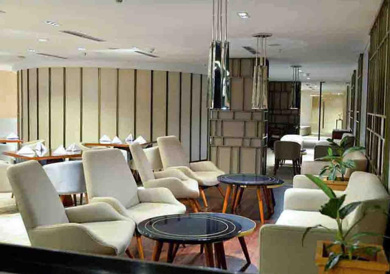 Gumaya Tower Hotel Semarang Esterno foto