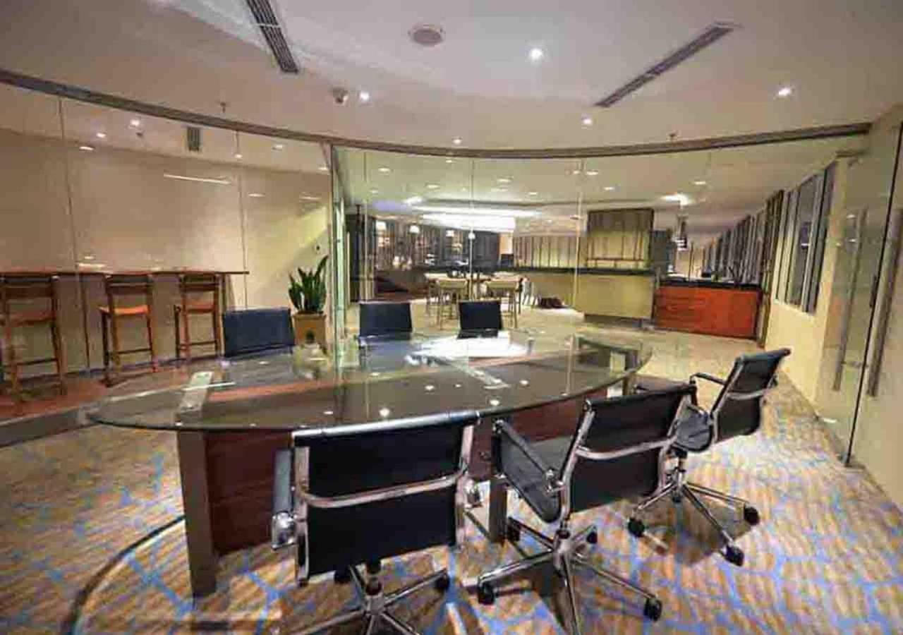 Gumaya Tower Hotel Semarang Esterno foto